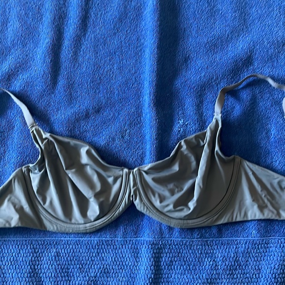 Victoria’s Secret bra 36D unlined. Dark grey - Picture 1 of 3